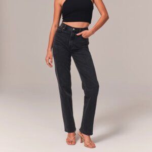 Abercrombie Ultra High Rise 90s Straight Jean in black - 33